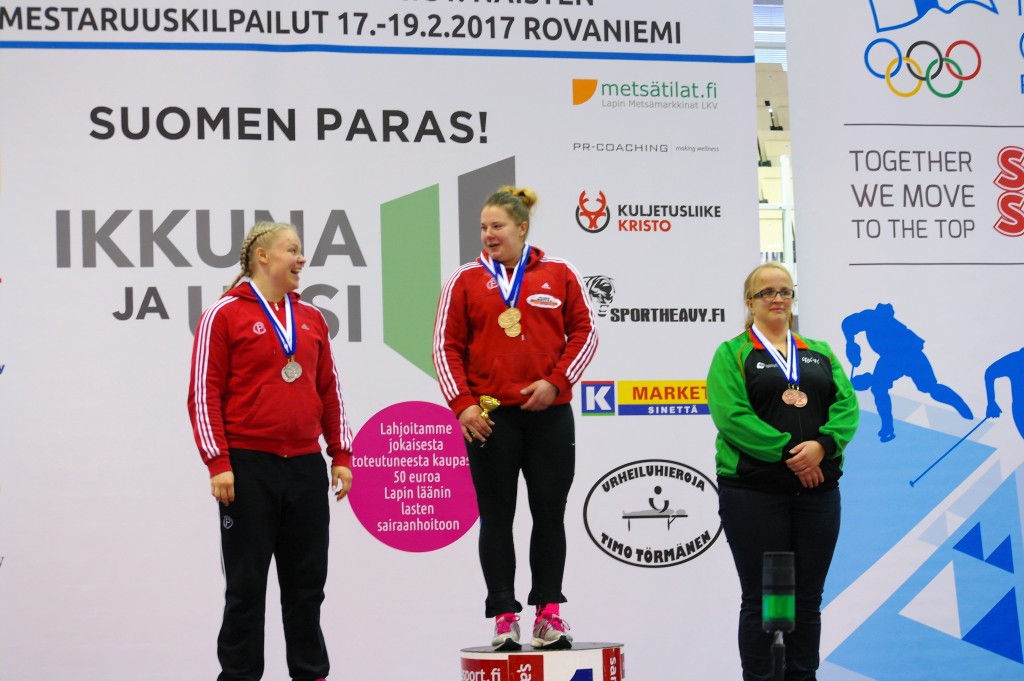 Rakkautta palkintokorokkeella Anni Rastas, Suvi Helin ja Mirka Viitamäki